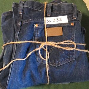 Five pairs of men’s jeans 36 x 32